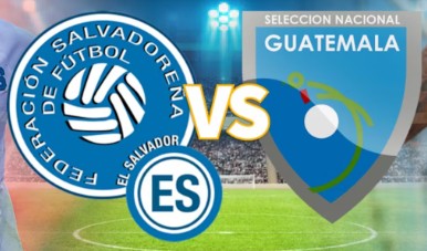 Jugadores de la Selecta de El Salvador celebrando un gol contra Guatemala
